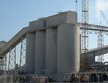Сопряженные силосы завода минеральных удобрений в Балаково «ФосАгро» (Саратовская область)